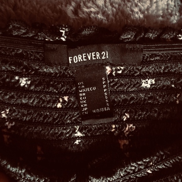 Black crop top - Picture 2 of 2